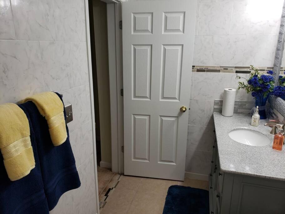 Entire Apartment Suite Family Singles Couples Nurses Dinners Business Meetings Lithonia Exterior photo